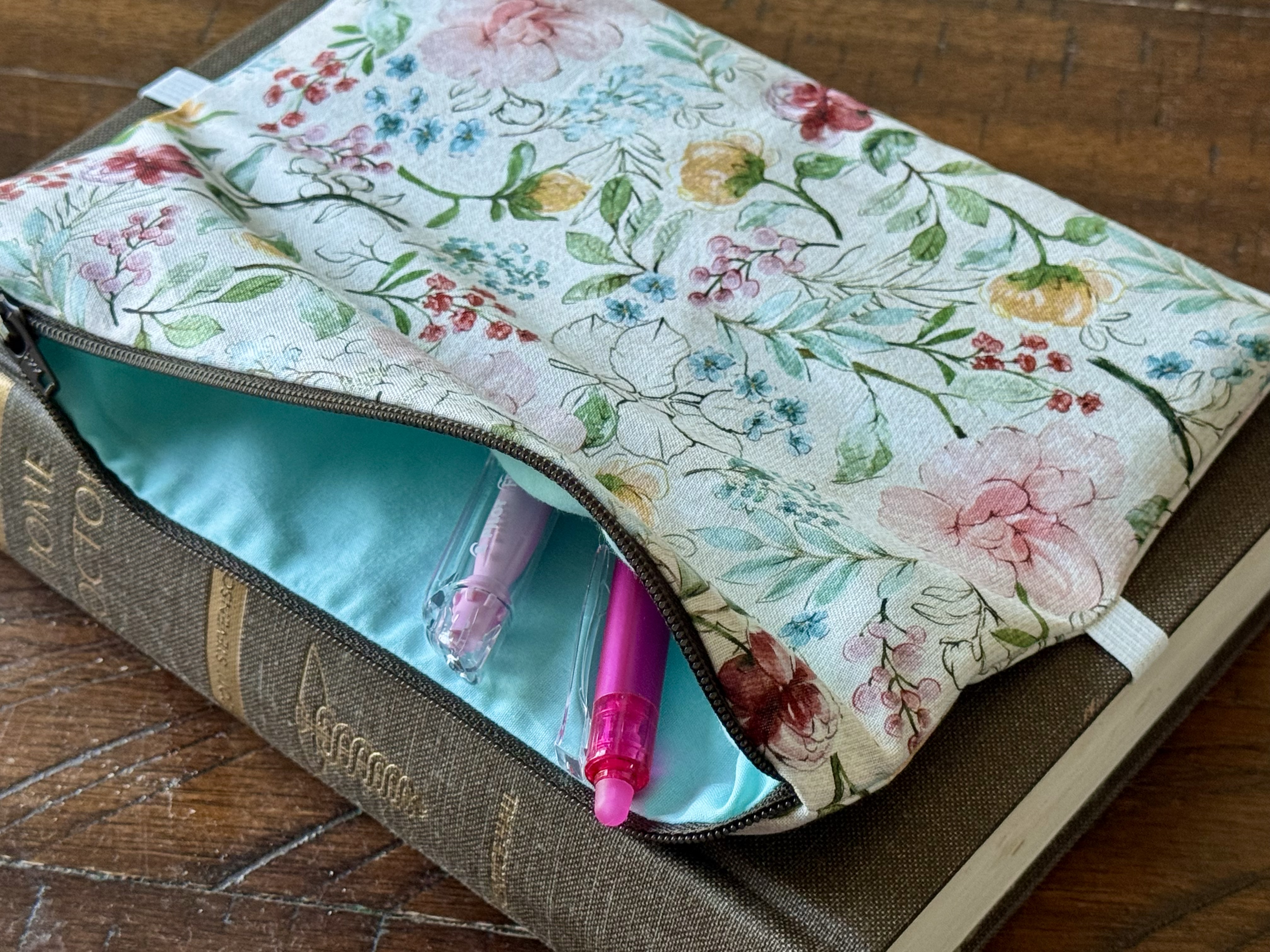 Beginner’s Guide to Sewing a Simple Zipper Pouch